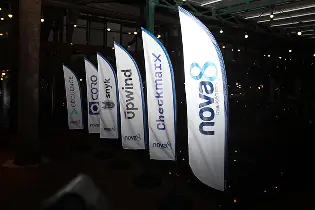 Bandeiras da Nova8 e dos fabricantes Checkmarx, Upwind, Snyk e Coro