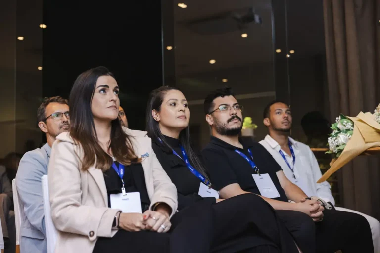 Plateia acompanha apresentação no evento da Nova8