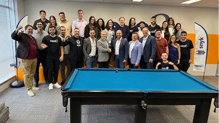 Foto de grupo em encontro de parceiros da Nova8 e Snyk