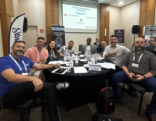 Mesa-redonda com parceiros e clientes da Nova8