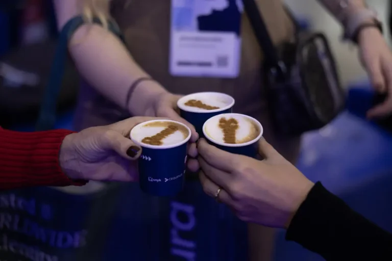 Brinde com cafés personalizados no estande da Nova8