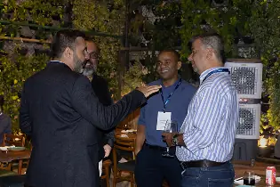 Networking entre parceiros em evento da Nova8